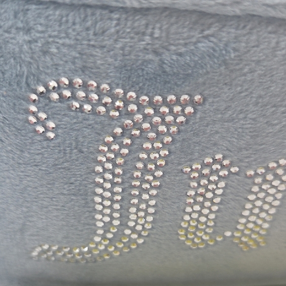 Juicy Couture Light Blue Velvet Cosmetic Case - Picture 16 of 16